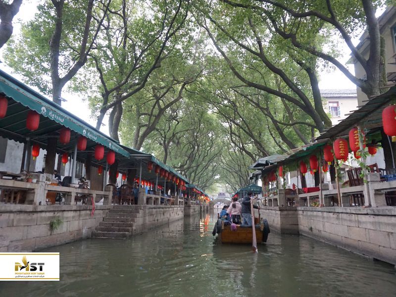 قایق&zwnj;سواری در شهر آبی تاریخی