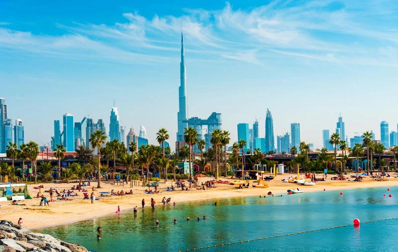 نمایی باز از ساحل آمر