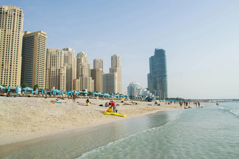  نمایی از ساحل جِی&zwnj;بی&zwnj;آر و برج&zwnj;های اطراف آنجا