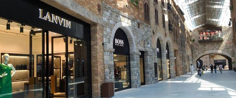  اوت لت ویلیج دبی؛ ترکیب معماری اروپایی و خرید اقتصادی