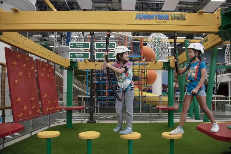 بازار دبی هیلز، اغلب میزبان رویدادها و تبلیغات است که هر بازدیدی را منحصربه&zwnj;فرد و به&zwnj;یادماندنی می&zwnj;کند. از فروش&zwnj;های فصلی و نمایش&zwnj;های مد گرفته تا فستیوال&zwnj;های فرهنگی و فعالیت&zwnj;های خانوادگی، همیشه می&zwnj;توانید شاهد اتفاقی خوشایند در این مکان مفرح باشید. 