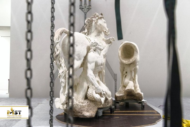 مجسمه اسبهای آفتابی در لوور ابوظبی
