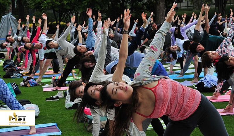 مربیان در فستیوال یوگای دبی