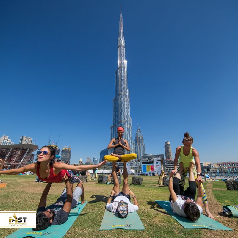 مربیان در فستیوال یوگای دبی