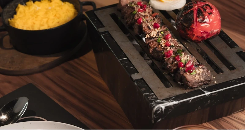 یکی از بهترین جاهایی که در تفلیس می&zwnj;توانید از طعم غذاهای ایرانی لذت ببرید، قطعاً رستوران زعفران است که از رستوران &zwnj;های حلال در گرجستان هم به&zwnj;حساب می&zwnj;آید.