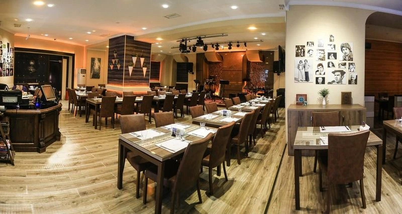 رستوران هزار و یک شب تفلیس یکی از رستوران&zwnj;های اصیل و البته محبوب ایرانی در تفلیس است که در نزدیکی میدان آزادی قرار دارد. 