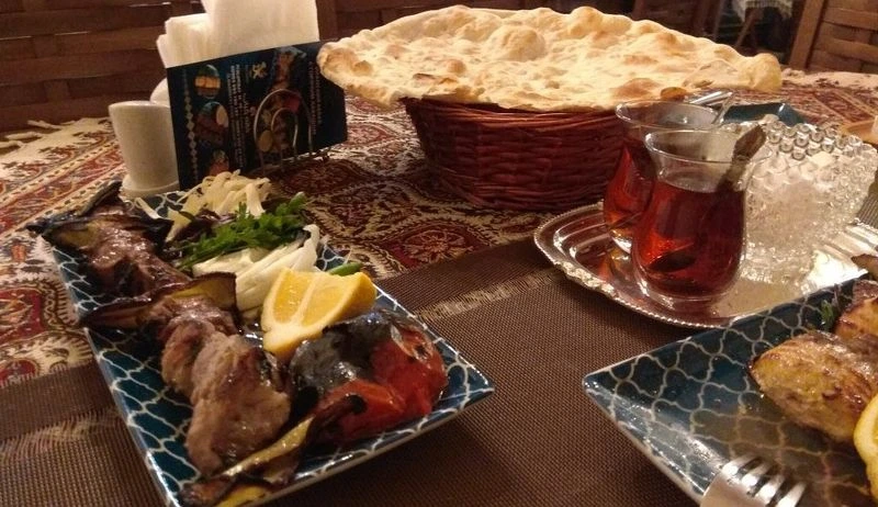 کباب&zwnj;هاوس، یکی دیگر از رستوران&zwnj;های ایرانی پرطرفدار در تفلیس است که به خاطر کباب&zwnj;هایش به&zwnj;شدت معروف شده است.