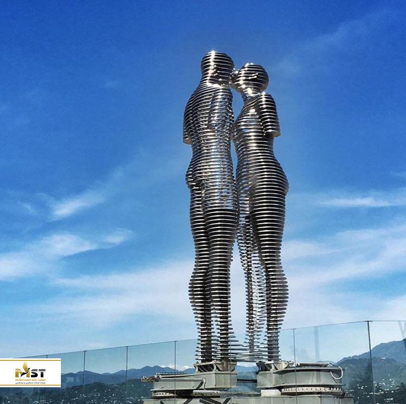 مجسمه&zwnj;ی علی و نینو در باتومی