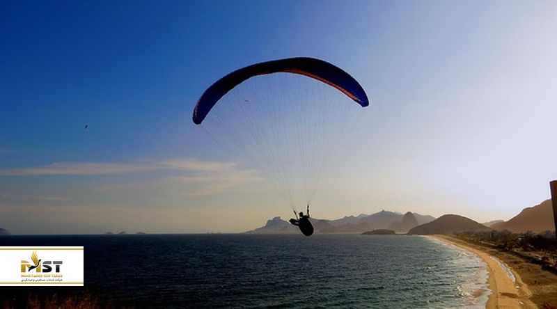 چتر بازی در آسمان تفلیس