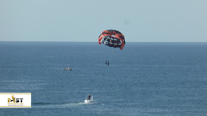 پاراسل&zwnj;سواری بر فراز دریای سیاه