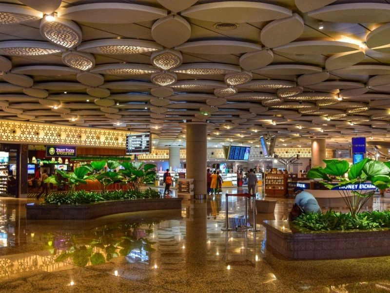 پروازهای ورودی و خروجی در فرودگاه بمبئی&nbsp;