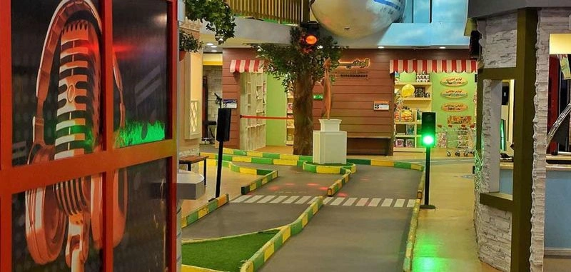 شهربازی مشاغل کودکان مشهد، به بچهها این فرصت را میدهد تا وارد دنیای بزرگسالان شوند و برای چند ساعت تجربه کار در شغلهای مختلف داشته باشند.