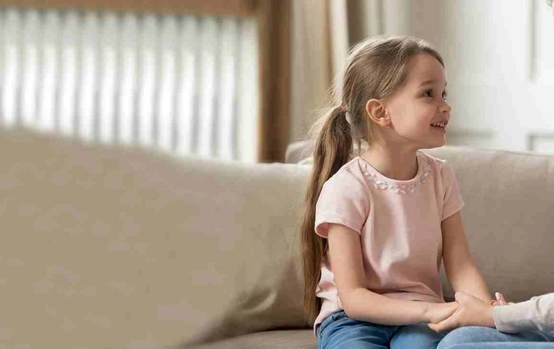 بخش روبان صورتی مخصوص دختر بچه&zwnj;هایی است که نیاز به آشنایی با تغییرات جسمی و رفتار دوران بلوغ و پاسخ به سوالات مرتبط با بدن و جنسیت دارند. در این قسمت سعی شده یک فضای امن و خصوصی برای دختران تعبیه شود که ورود آقایان و پسر بچه&zwnj;ها به آنجا ممنوع است.