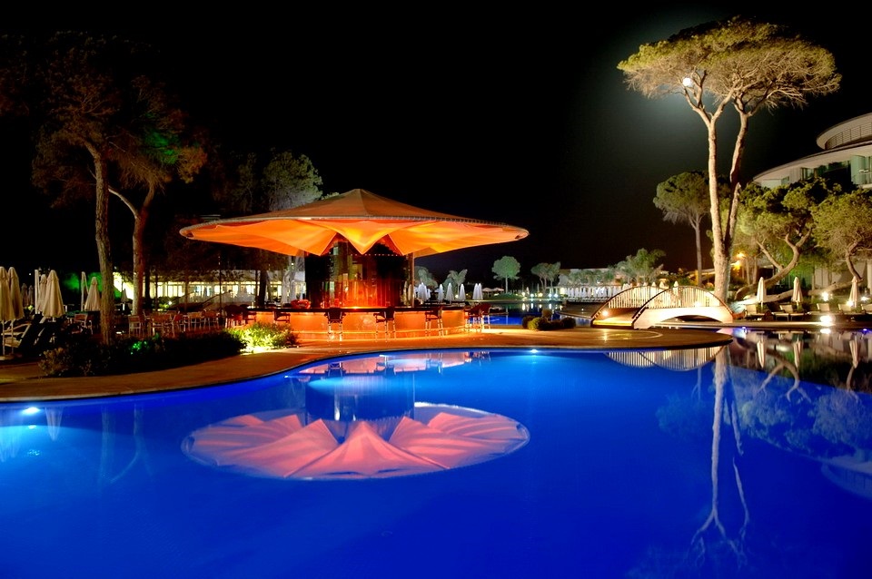 calista_luxury_resort_bluebar_1