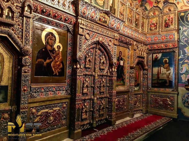 نمای داخلی کلیسا