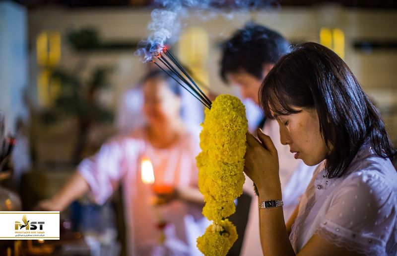 دعا در معابد سنگاپور برای خشنودی خدایان