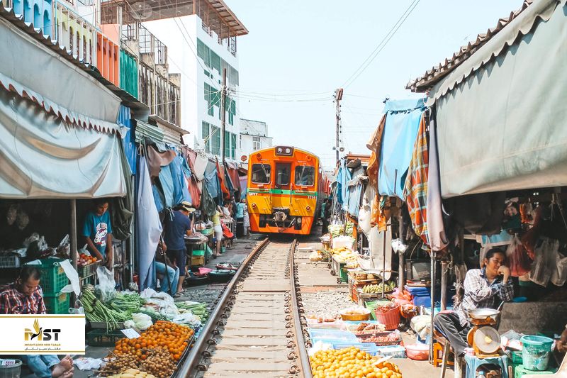 بازار ریلی Maeklong بانکوک