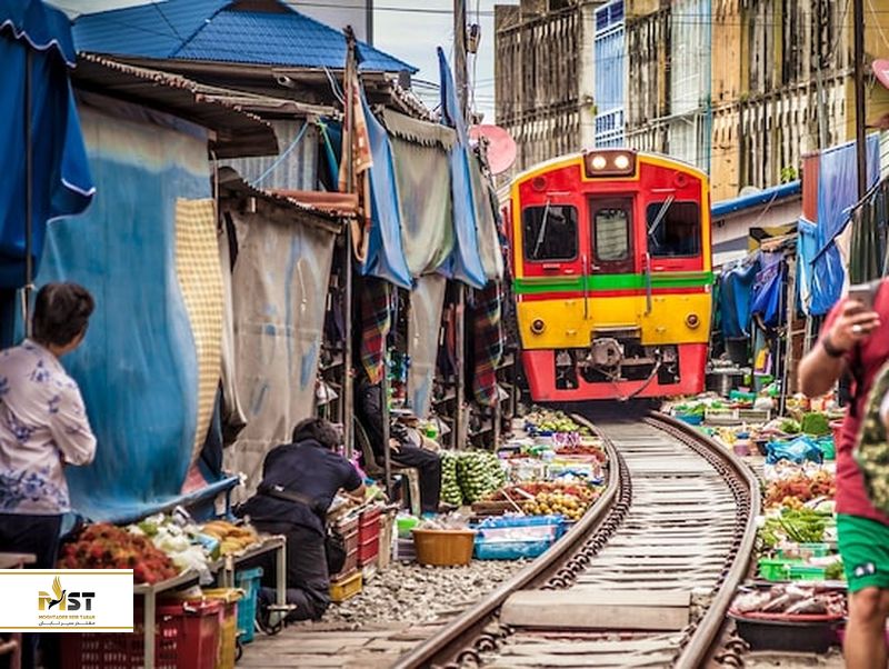 بازار ریلی Maeklong بانکوک