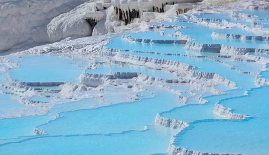 پاموک&zwnj;کاله (Pamukkale)؛ چشمه&zwnj;های آب گرم و تراورتن&zwnj;های سفید