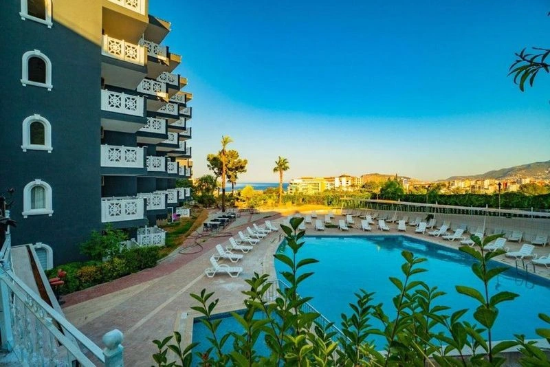 هتل فان هیل ریزورت (Fun Hill Resort Hotel) یکی از اولین انتخاب&zwnj;ها در آلانیا برای سفری خاطره&zwnj;انگیز، شاد و جذاب در کنار همه&zwnj;ی اعضای خانواده است. این مجموعه در کنار امکانات اقامتی بسیار عالی از جمله اتاق&zwnj;های خانوادگی، دارای چند استخر، فضای بازی کودکان، پارک آبی کوچک و خیلی امکانات دیگر است و البته به نسبت دیگر هتل&zwnj;ها با این امکانات، هزینه زیادی روی دسستان نمی&zwnj;گذارد.