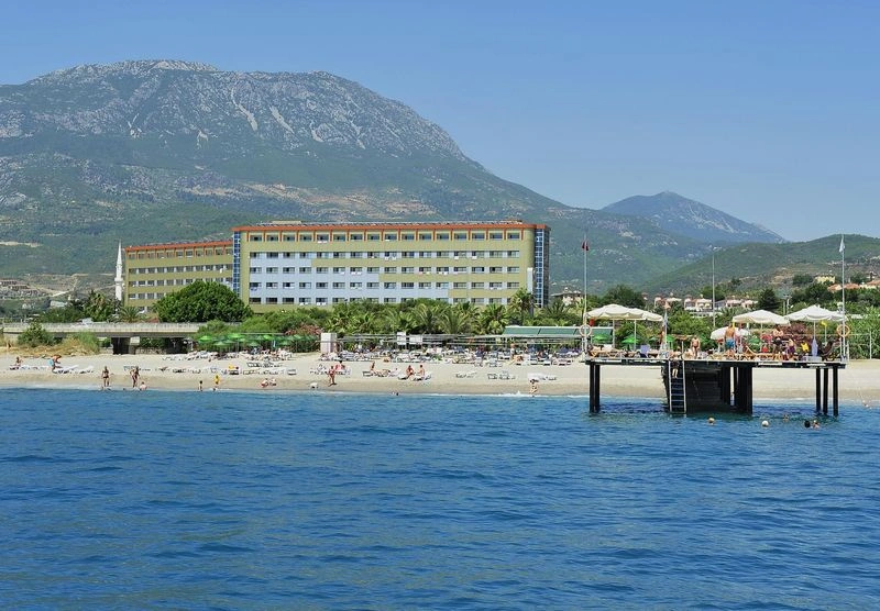 کارگیجاک، با چشم&zwnj;اندازهای زیبا از طبیعت و سواحل، محیطی ایده&zwnj;آل برای زوج&zwnj;ها و علاقه&zwnj;مندان به آرامش است. هتل گلد سیتی یکی از محبوب&zwnj;ترین گزینه&zwnj;ها در این منطقه است که ویلاها و سوییت&zwnj;های لوکس با منظره دریا را در خود دارند.