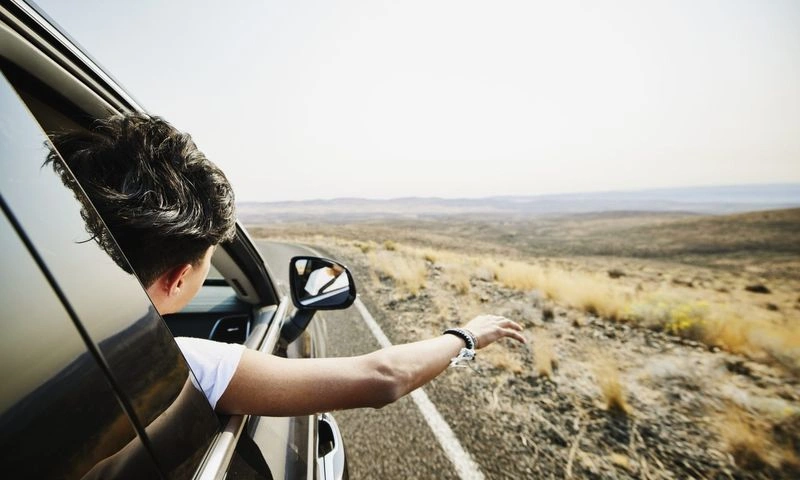 خودروی شخصی: سفر زمینی به پایتخت ترکیه ۳ مسیر مختلف دارد که از مرزهای بازرگان، رازی و سرو میگذرند. مرز بازرگان بین گردشگران محبوبیت بیشتری دارد. با انتخاب این مرز، طول مسیر سفر شما ۲,۰۷۰ کیلومتر خواهد بود.