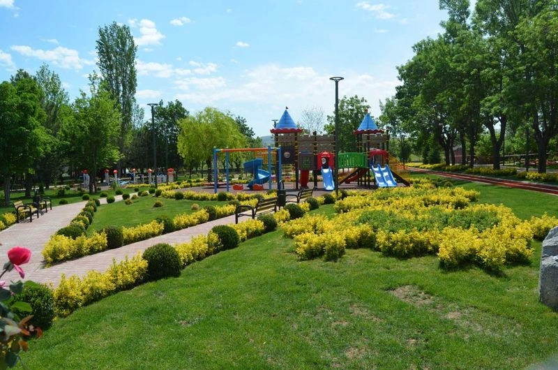 پارک جنگلی آتاتورک؛ یادگاری از بنیانگذار جمهوری ترکیه پارک جنگلی آتاتورک یک منطقه تفریحی عالی به خصوص در فصل&zwnj;های بهار و پاییز است.