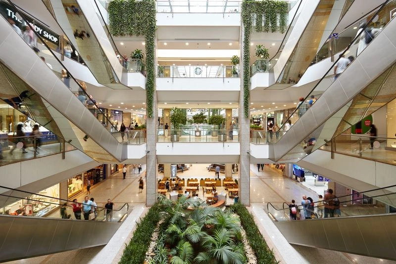 خرید کردن یک تفریح اساسی در سفر محسوب می&zwnj;شود؛ به خصوص اینکه خرید در ترکیه برای مسافران ایرانی جذابیت بیشتری دارد. خوشبختانه در این مقصد گردشگری ترکیه، مراکز خرید مدرن و بزرگ زیادی وجود دارند که در کنار مغازه&zwnj;ها و اجناس متنوع فرصت استفاده از فضاهایی مثل رستوران&zwnj;ها، کافه&zwnj;ها، سالن سینما، شهر بازی و... را ، مرکز خرید CEPA، مرکز خرید آرمادا، مرکز خرید Karum، مرکز خرید آنکا مال.