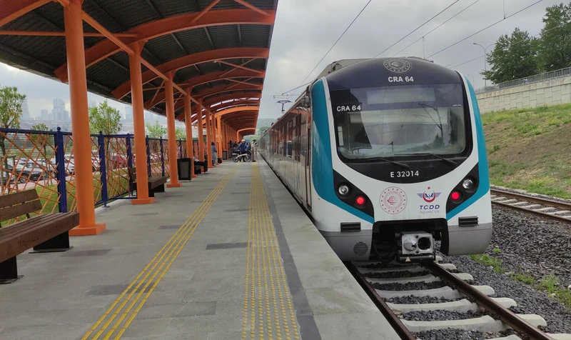 ایستگاه مترو و حملونقل عمومی