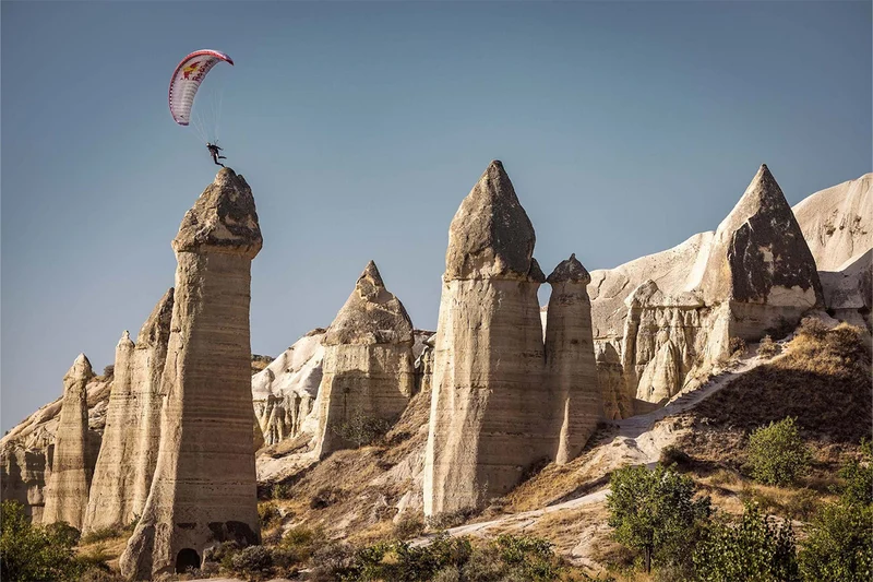 تصویری از چندین &laquo;دودکش جن&raquo; در یک روز آفتابی