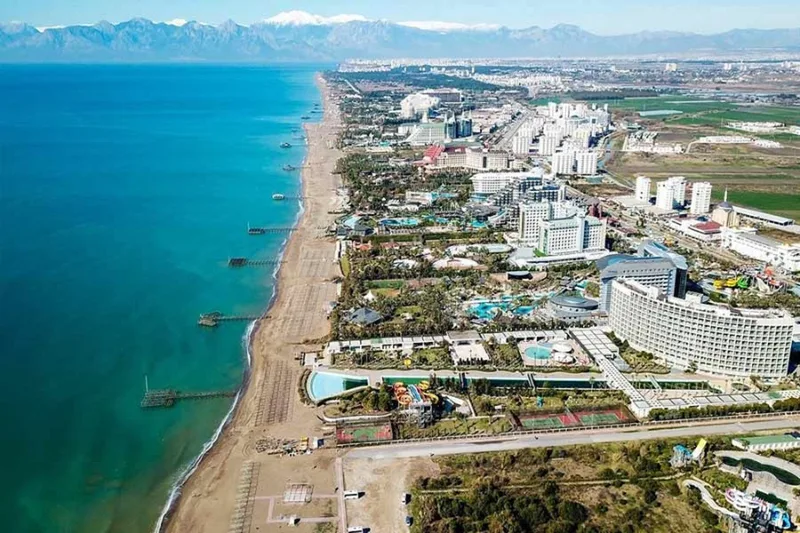  تصویری از هتل&zwnj;های لوس و فضای ساحلی لارا