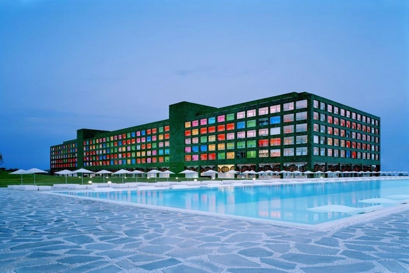 نمای بیرونی هتل آدم و حوا آنتالیا