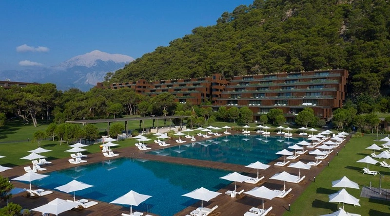 استخر روباز هتل مکس رویال کمر