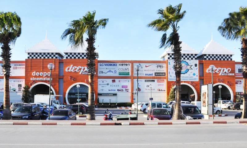 نمای جذاب از مرکز خرید اوتلت دیپو