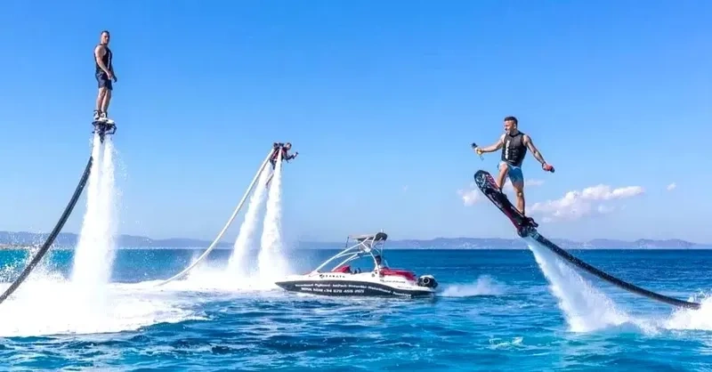 فلای بورد؛ پرواز روی فوارۀ آب!