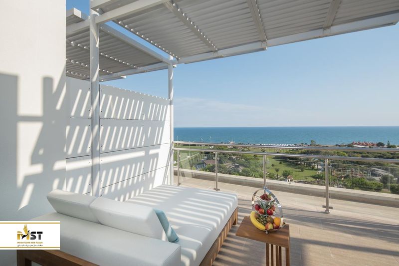 Lara Barut Collection