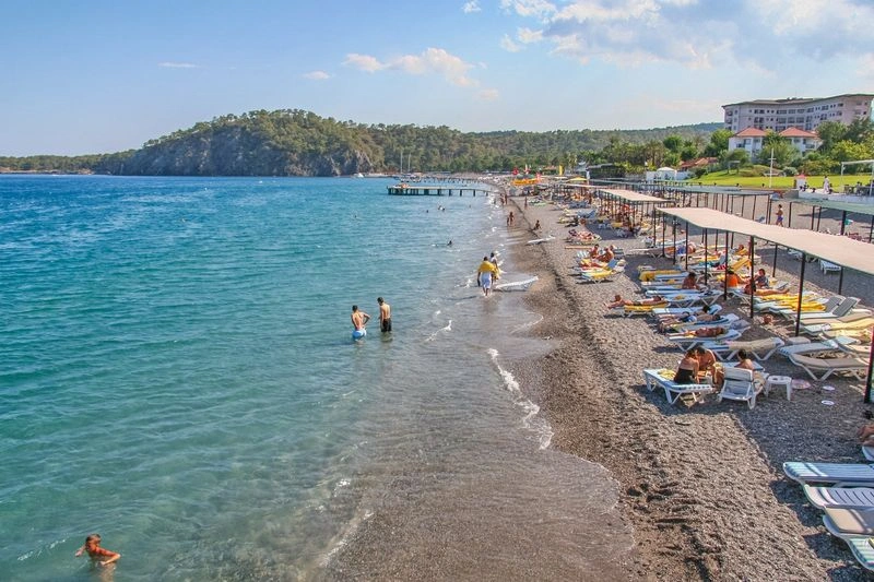 &nbsp;ساحل کمر: ترکیب کوه و دریا برای تجربه&zwnj;ای خاص