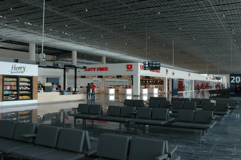 مرکز کرایه خودرو در فرودگاه بدروم وجود دارد که می&zwnj;توانید با ۱۰ درصد تخفیف نسبت به سایر مراکز، خودروی مورد علاقه خود را انتخاب کرده و با آن به گشت&zwnj;وگذار در ترکیه بپردازید.