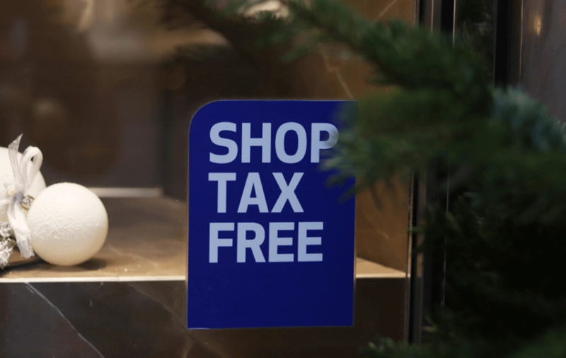 نماد تکس فری روی ویترین بسیاری از فروشگاههای مرکز خرید جواهر در استانبول