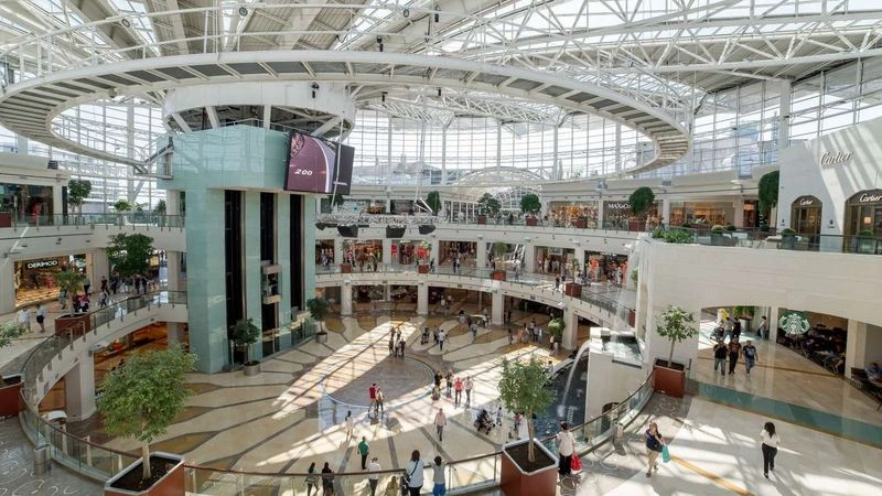 درگذشته ایستینیه پارک دارای یکی از مجهزترین مجموعه&zwnj;های سینمایی IMAX در استانبول هم بود؛ اما در حال حاضر به&zwnj;خاطر تعمیرات این بخش از مرکز خرید، تعطیل است و به این زودی&zwnj;ها هم بازگشایی نمی&zwnj;شود. 