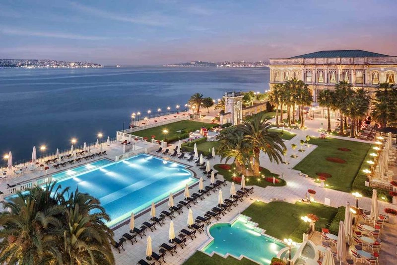 استانبول یکی از مقاصد گردشگری پرطرف&zwnj;دار است؛ اما اگر در طول سفر جای راحت و مناسبی برای استراحت انتخاب نکرده&zwnj; باشید، از سفر خود&zwnj;، آن&zwnj;طور که باید لذت نخواهید برد.