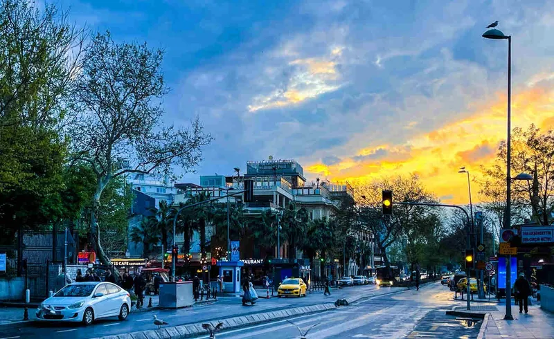  بهترین زمان بازدید از خیابان بغداد استانبول