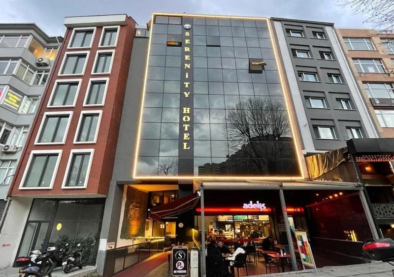 هتل بشیکتاش سرنیتی استانبول (Besiktas Serenity Hotel) هتل بشیکتاش سرنیتی یکی دیگر از هتل&zwnj;های ۴ ستاره بشیکتاش است که در سال ۲۰۲۱ افتتاح شد. این هتل علاوه بر اینکه به ساحل نزدیک است، دسترسی راحتی به جاذبه&zwnj;هایی مانند کاخ دلماباغچه و مراکز خرید جواهر و رزا دارد.