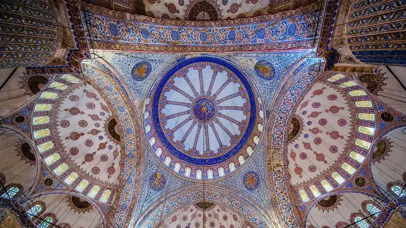 کاشی کاری و تزئینات داخلی مسجد آبی استانبول