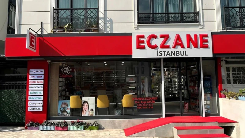  تابلوی قرمز داروخانه در استانبول istanbul Eczane