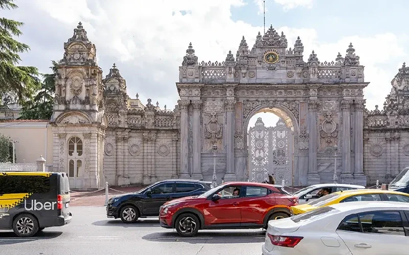  رفت و آمد به کاخ دولما باغچه&nbsp;