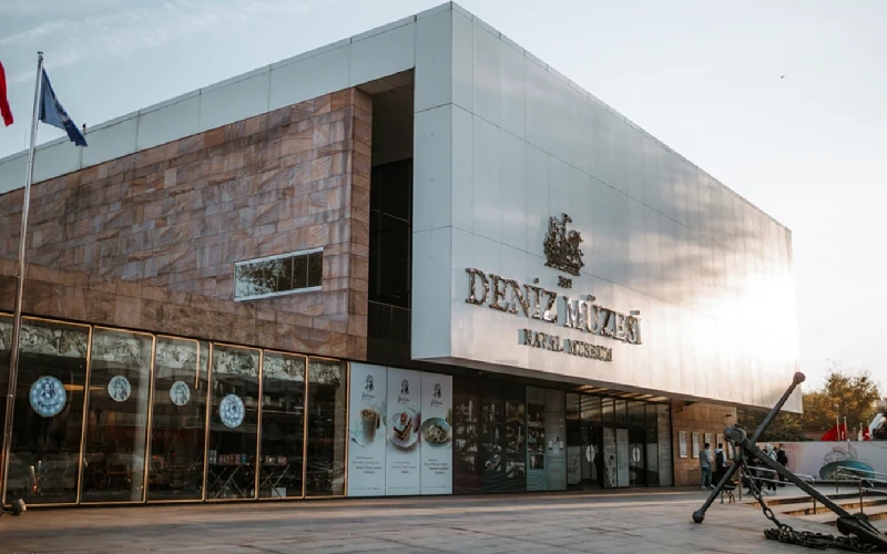 جاذبه&zwnj;های کاخ دولما باغچه