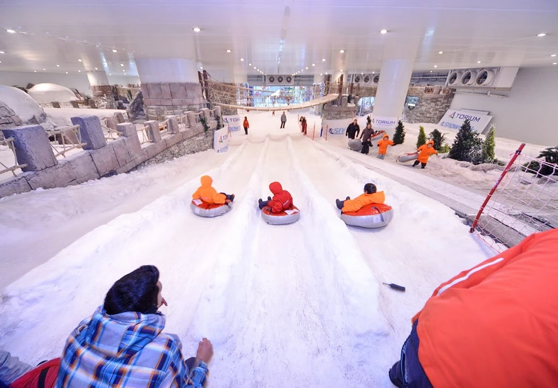 پیست اسکی پارک برفی استانبول در مرکز خرید توریوم