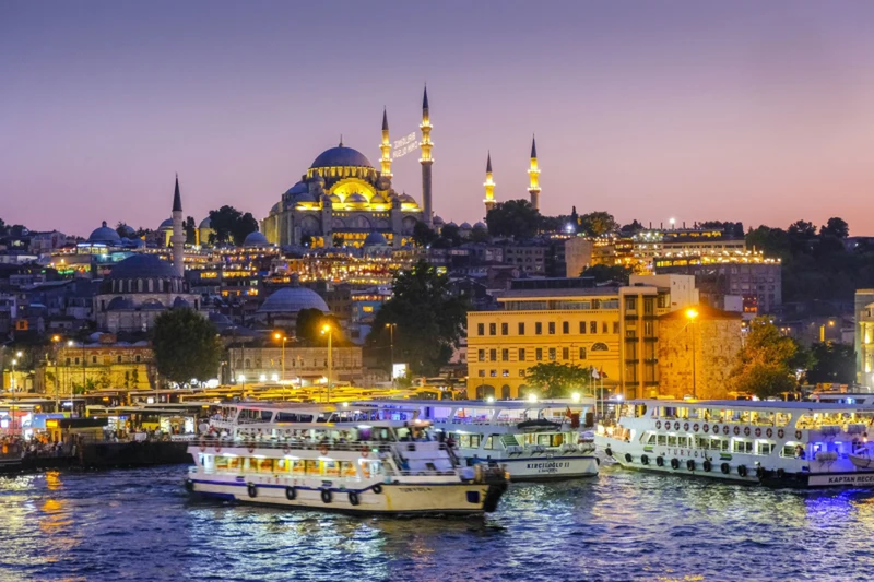 لذت قایق&zwnj;سواری در بسفر از طریق محله امینونو در فاتح