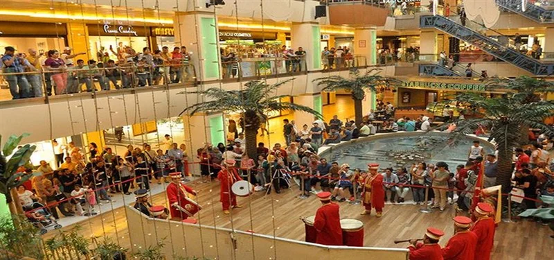 لذت تفریح و خرید در مرکز خرید جذاب و بزرگ هیستوریا